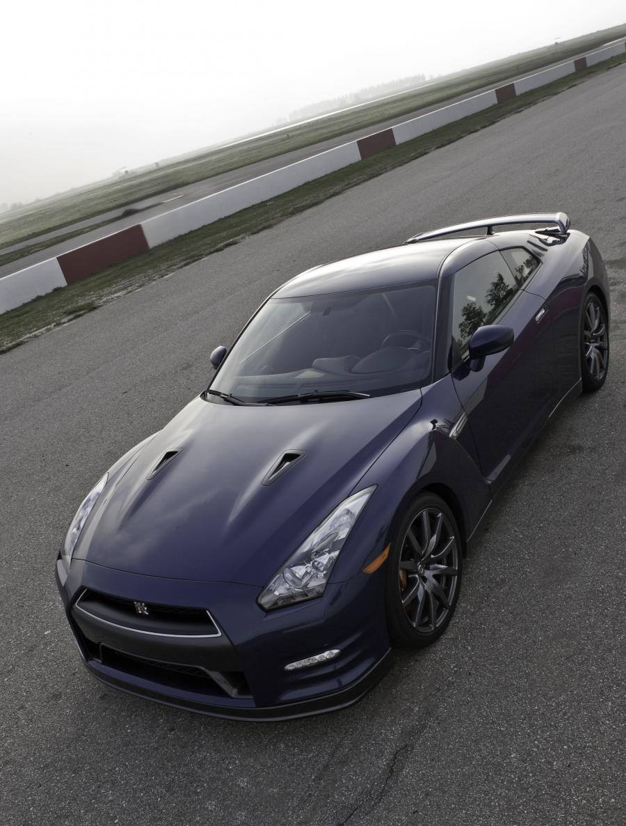  Nissan GT-R 2012 года  (US) (фото 63 из 74)